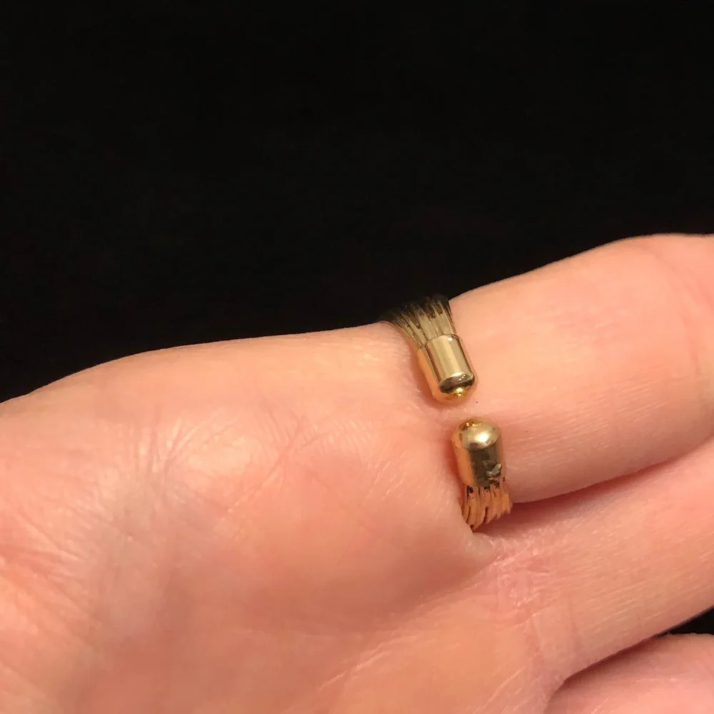 Elegant Gold Tone Women's Ring